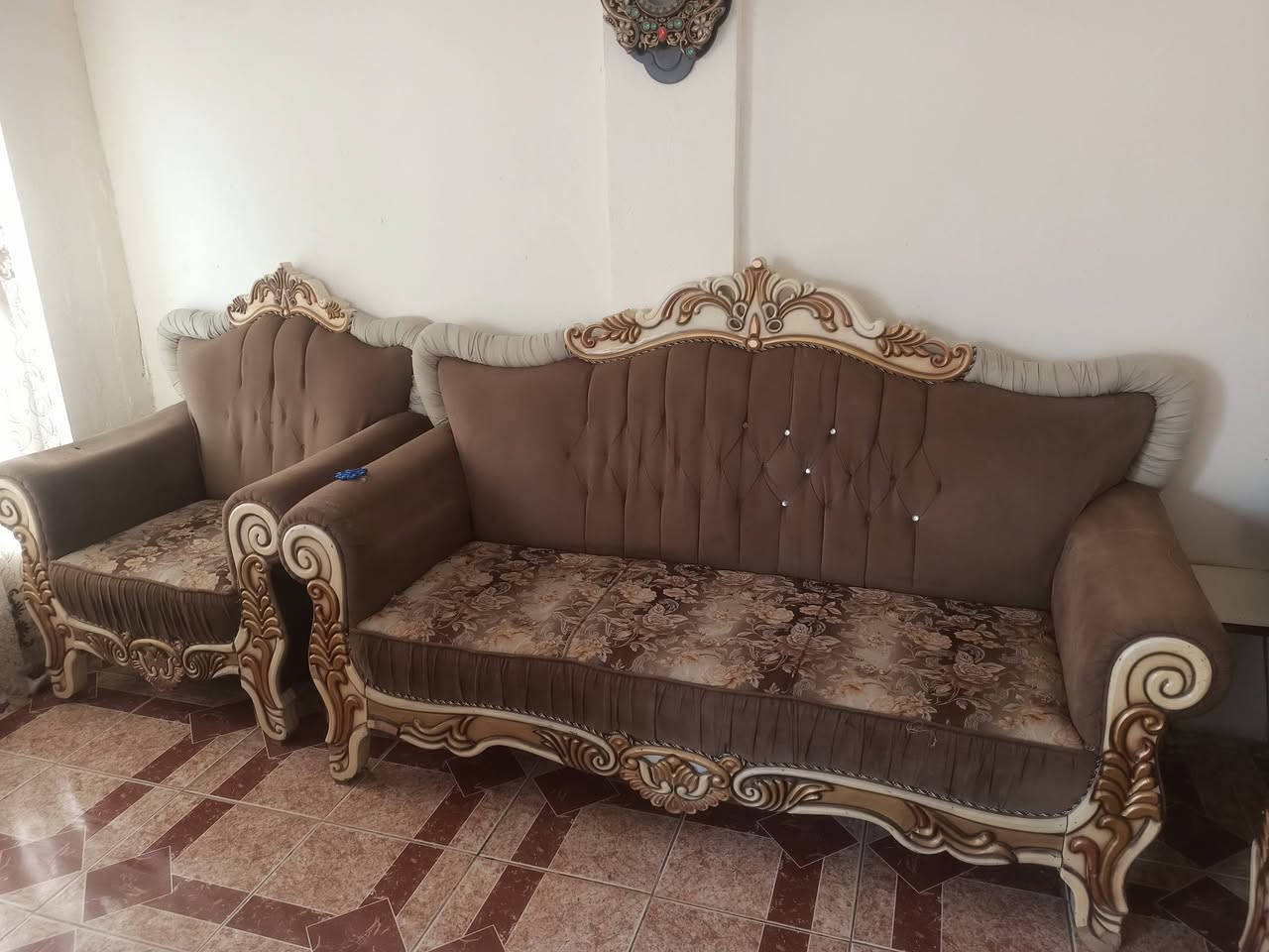 السلام عليكم تخم للبيع خمس قطع السعر ٤٠٠ وبيه مجال*********** العزه الجديده
