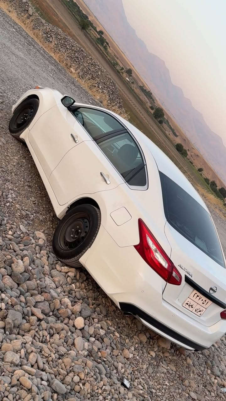 ئالتیما ٢٠١٦ s کەنەدی
پێش کەپس ئێرباگ هیچی نەتەقیوە ، ١٣٠ هەزار km ڕۆشتوە تەنها سندوقی بۆیاخە بێ ناو گرتن سەیارەکە یەک دەستە شتی خراپی بۆ بەکارنەهاتوە 
***********
