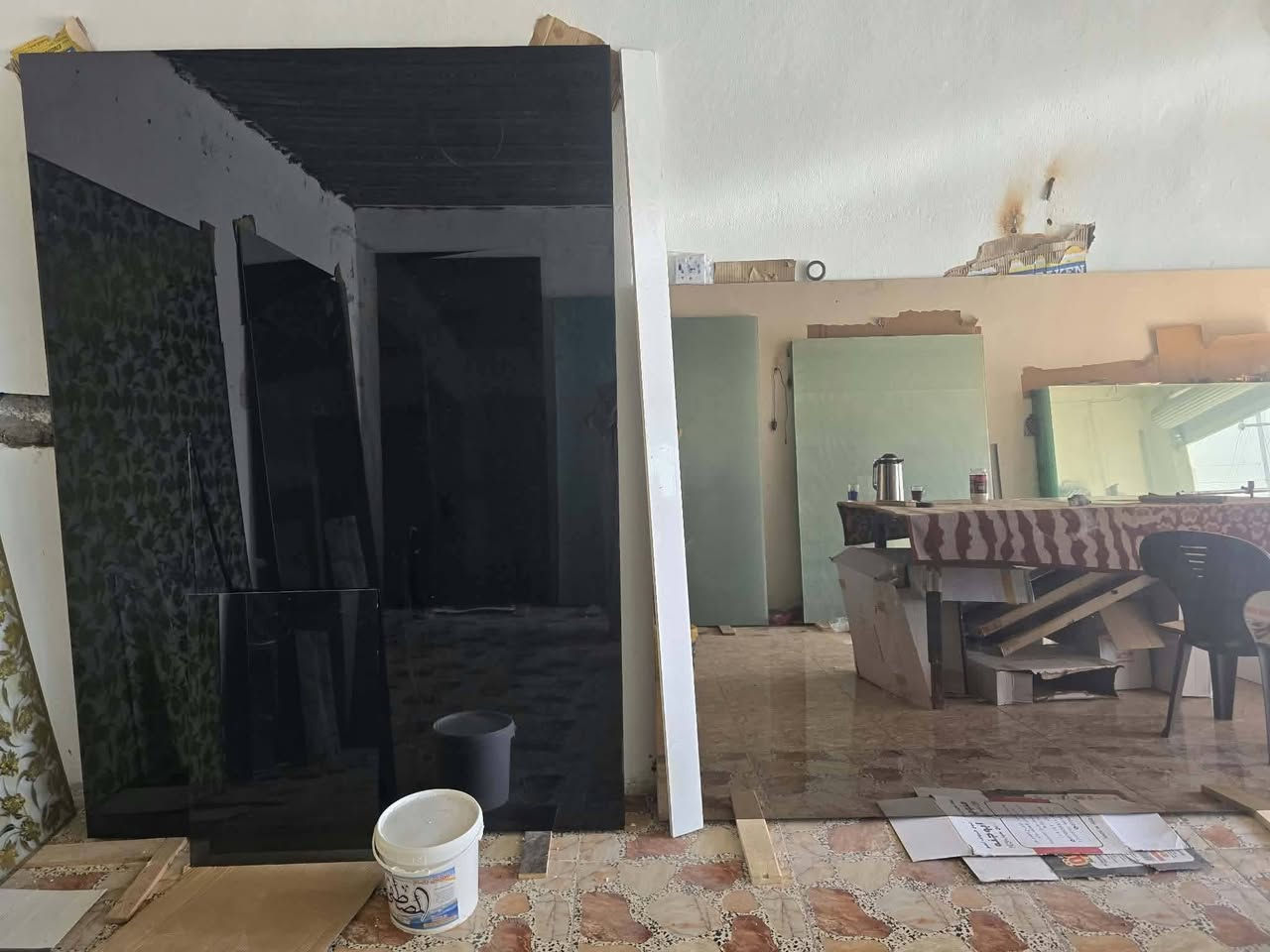 🏡
محلات الرحمة 
_ بيع وتركيب كافة انواع والوان   الزجاج ودبل جام وعمل جام خانة _ تنظيف وصبغ الشبابيك والابواب 
_ بيع كافة انواع والوان المرايا وجميع الاحجام 
_ اسعار تنافسية(سعر الجملة)
العنوان مفرق قرية الزاوية مجاور الصيرفة  📍   
 الاستفسار الاتصال او مراسلة الرقم واتس اب
✅  ***********    ✅   ١١٤

