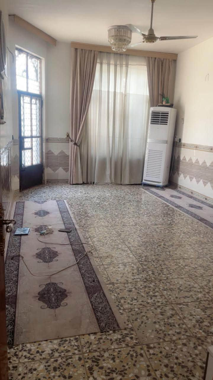 بيت طابقين 200 متر سند 25
6 غرف نوم مطبخ و استقبال و 2 حمام و صحيات خارجيه كمل خدامت و داخل بل جدول مال تبليط 
السعر 265 وبي مجال ***********
الزعفرانيه بضهر معمل الغاز
