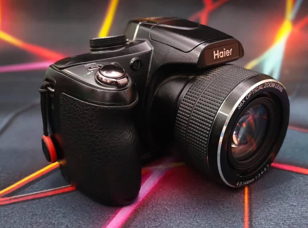 السلام عليكم كاميرا Haier T30 ويا جميع الملحقات والكرتون الاصلي كاميرا غير مستخدمه اصليه 
الاستفسار خاص او على الرقم *********** وايضا متوفر خدمه توصيل السعر120الف
