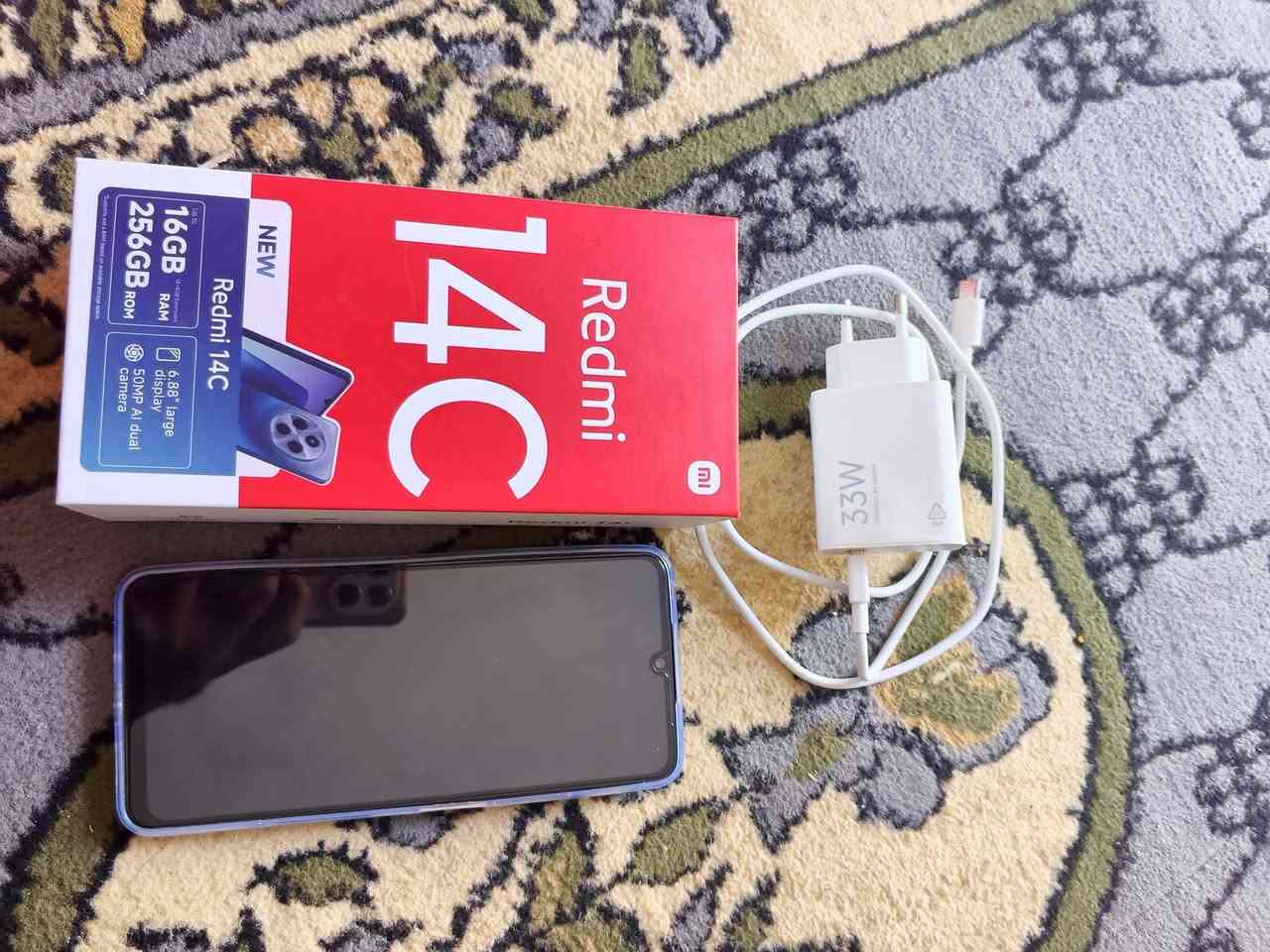 سلام عليكم جهاز للبيع جديد ثاني مره ينشحن Redmi ذاكرته 256 العشوائيه 16 جهاز ما بي شخص جديد كامل شاحنته وياه *********** يقبل مراوس سعر 230  بي مجال
