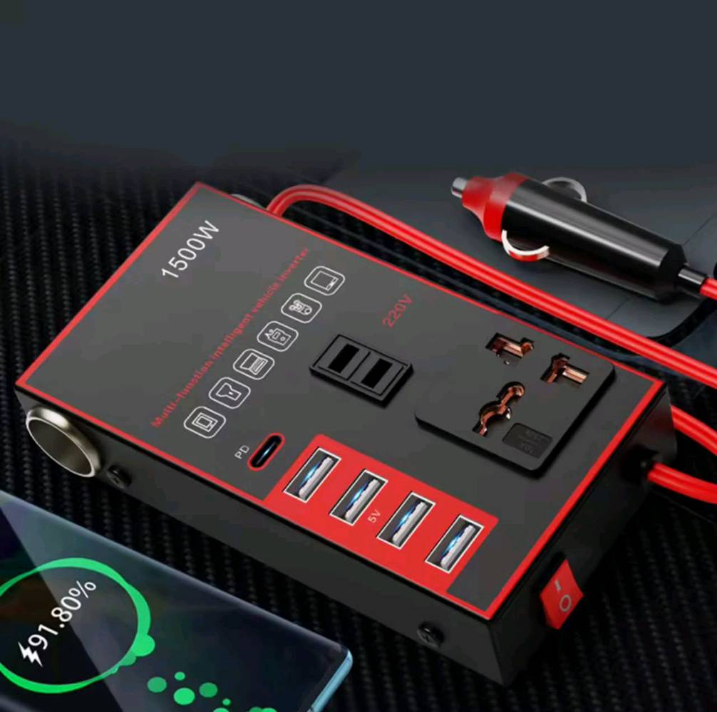 هذا الجهاز هو محول طاقة ذكي ومتعدد الوظائف للسيارة (Car Power Inverter) بقوة تصل إلى 1500 واط، ويقوم بتحويل طاقة بطارية السيارة (12 فولت أو 24 فولت) إلى كهرباء منزلية (220 فولت).💡 المميزات الرئيسيةتحويل الطاقة: يحول التيار المستمر إلى تيار متردد للاستخدام الخارجي.منافذ متعددة: مزود بمنافذ USB للشحن ومخرج كهرباء AC وقابس عالمي.فتحات ولاعة إضافية: يتيح تشغيل أجهزة متعددة مثل منفاخ الهواء أو المكنسة.                                              ✅ الاستخدامات الشائعة :-              التخييم والرحلات: تشغيل الأجهزة الصغيرة والإنارة أثناء السفر.الشحن السريع: شحن الهواتف والأجهزة اللوحية داخل السيارة.الطوارئ: توفير مصدر طاقة بديل عند الحاجة.