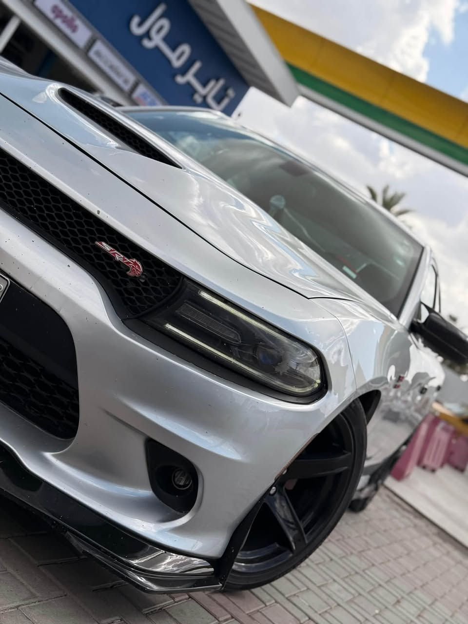 السلام عليكم …
جارجر 2020 sxt سيارة ماشية 90 الف حقيقي
بيها جامرلغ حادث امريكة ولبنيد محدث srt وبيها قطعتين كلير  سيارة بدون ايرباك باقي كفالة عامةة سيارة كير مكينة مكفولة سيارة بيهة كت كامل اس ارتي مكينة 6سلندر مواصفات معروفة تحويل مباشر هزة وسنوية كلة جديد للاستفسار الاتصال(***********)
