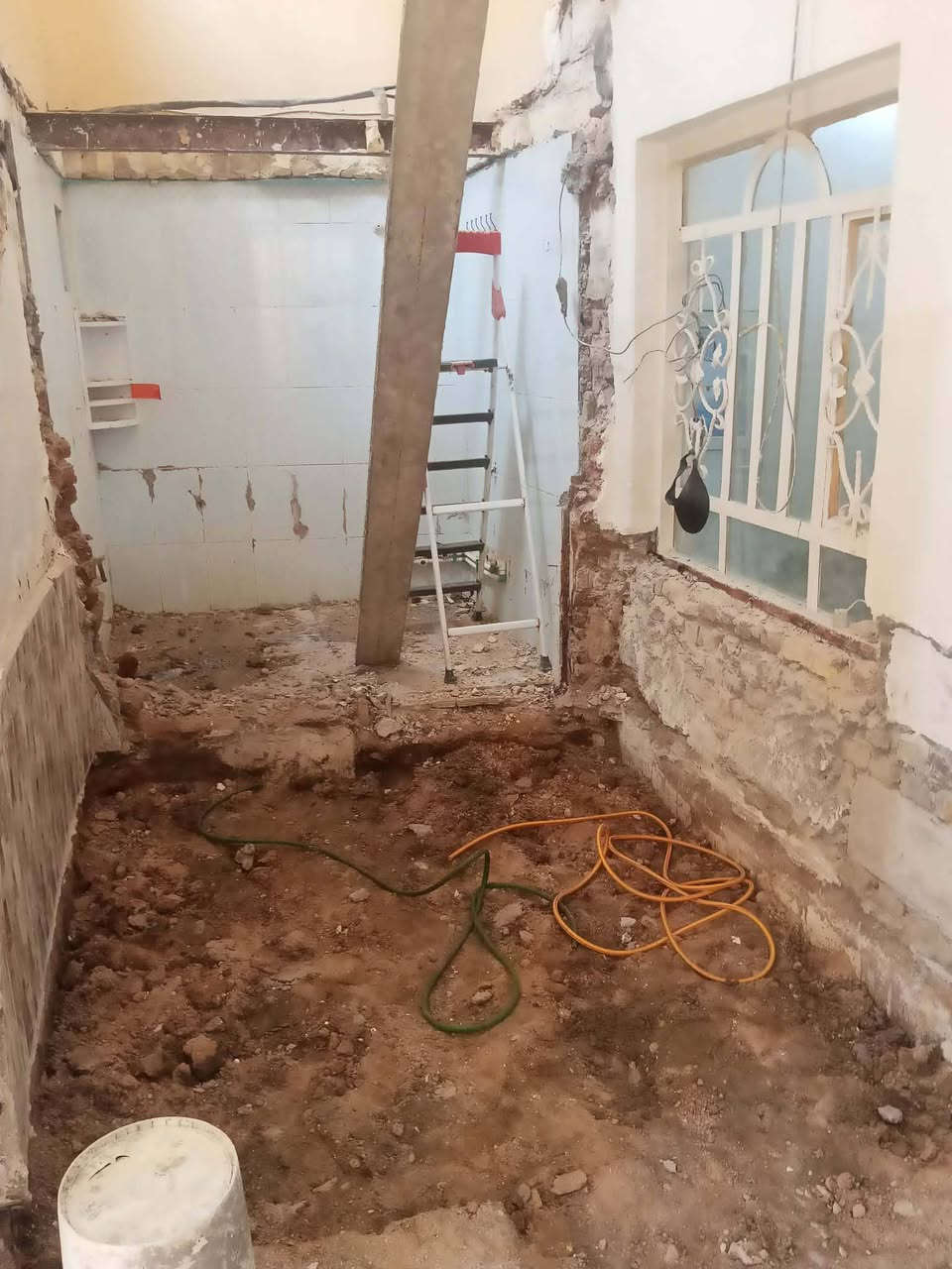 ترميم وبناء • ديكور داخلي وخارجي • سباكة وكهرباء