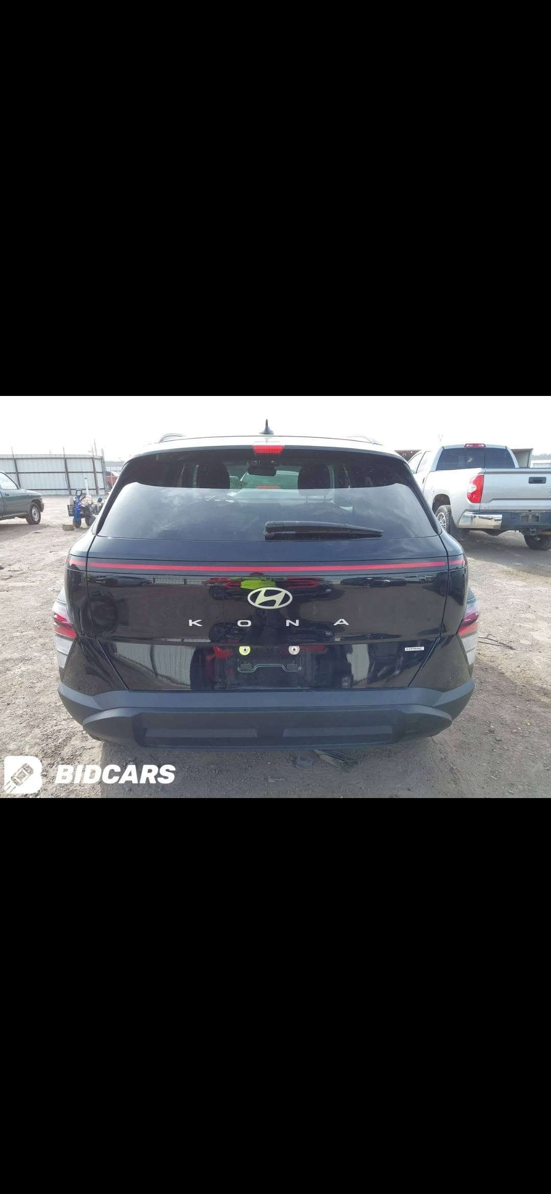 السلام عليكم
هوندا كونا موديل ٢٤ رقم بغداد باسمي سكنة لراشدية لسيارة فول واحد على واحد ماعدا لفتحه ماشيه ٢٦ 
السعر ١٥٣ بيها مجال 
وصور لحادث منشوره بدون دواخل جاملغ وباب بدون دواخل 
رقم ***********

نص مكتوب في الصور:
- BIDCARS