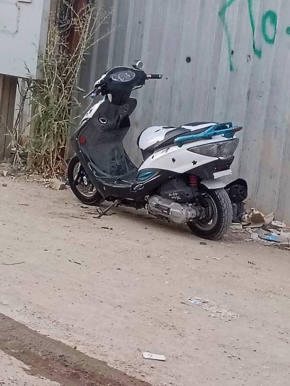 سلام عليكم دراجه كامكو جي فور دراجه نضيفه وحلوه وشلعه ومعدل مكينه مامفتوحه سعر550وبيها مجال عنوان نجف شارع المطار استفسار عل رقم ‏‪***********‬‏
