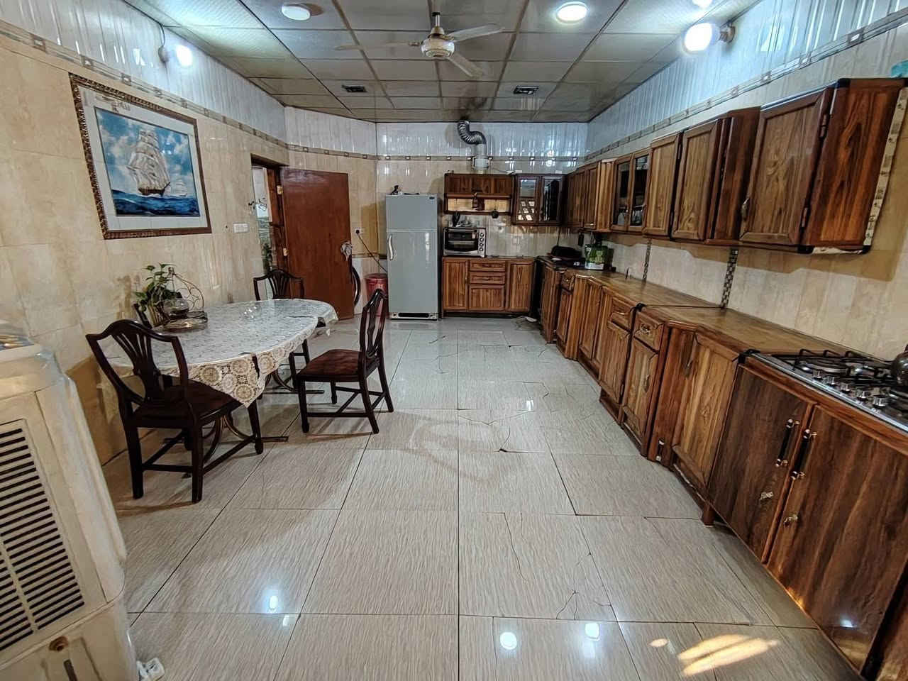 للبيع، بيت مرتب وحديث المساحة 300 متر في حي الجامعة، يبعد 60 متراً فقط عن الشارع العام.
بيت للبيع في حي الجامعة (بناء حديث)
​المساحة: 310 متر.
​الموقع: حي الجامعة، قريب جداً عن الشارع العام (مسافة 60 متر فقط).
​تفاصيل البيت (طابقين):
​الطابق الأرضي: غرفتين نوم + صالة واسعة كبيرة + استقبال واسع + مطبخ + صحيات.
​الطابق الثاني: 3 غرف نوم + صالة + صحيات 
​للاستفسار والتواصل:
📞 ***********

للبيع، بيت مرتب وحديث المساحة 300 متر في حي الجامعة، يبعد 60 متراً فقط عن الشارع العام.

للبيع، بيت مرتب وحديث المساحة 300 متر في حي الجامعة، يبعد 60 متراً فقط عن الشارع العام.

للبيع، بيت مرتب وحديث المساحة 300 متر في حي الجامعة، يبعد 60 متراً فقط عن الشارع العام.
