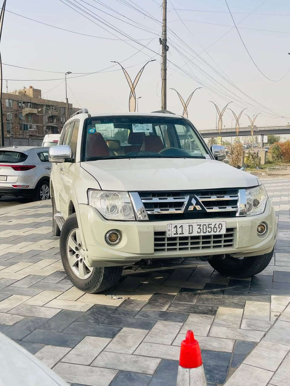 للبيع باجيرو حبتور فول مواصفات رقم بغداد نكليزي بسمي كير محرك مكفولات تخم تاير تبريد ثلج سياره جاهزه من كلشي بدون حادث 3 قطع صبغ فقط بدون دواخل السعر 95 وبيه مجال مكاني بغداد رقم ***********
