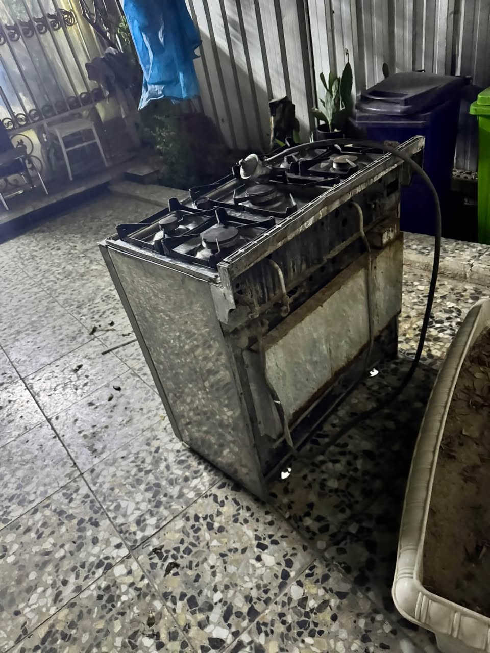 سلام عليكم 
طباخ عشتار قديم للبيع 
جميع العيون شغاله 
المكان بغداد الشعب 
السعر 75 وبي مجال
***********
