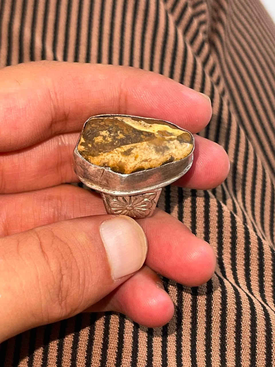 ياالله سلطاني من اندر النوادر قديم حيييل مصور واضح 
بيه روحانيه مفوله قطعه متتكرر للتاريخ صياغه يدويه للبيع
لاستفسار ***********متواجد خاص
