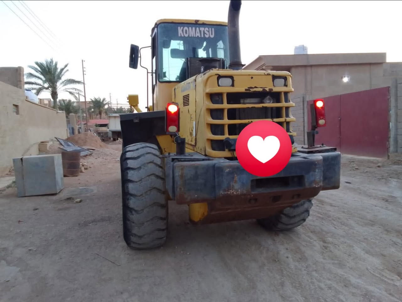 سلام عليكم 
شفل كوماتسو 
حجم ٣٢٠
موديل ١٩٩٩
جديد وجاهز للعمل 
رقم سليمانيا 
***********
