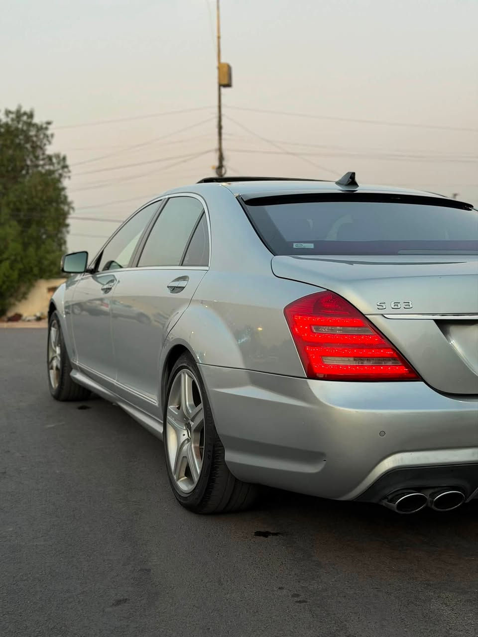 للبيع فقط W221. S63. 2010 AMG أصل
للبيع فقط اعتذر من المراوس. 
كفاله عامه فتح صبغ تعديل حتى دعاميات 
محرك الاصلي  6.3 تنقس طبيعي 
سياره أصل  AMG وبوضع الوكاله ماشيه 150 الف حقيقي فول الفول للاخير 
سلايد. شفتات. ستيرن.  نظام ترحيب دخول ذكي. 5 بردات. ابواب وصندوك ومري شفط. صندوك كهرباء. كشنات حضن وكهرباء وتبريد وتدفئه. ومساج. وهزاز. داخل 7 الوان حسب الطلب. داخل جلد طبيعي دشبول وبطاين وديكورات. تنته كنتاره بلاديه.  لايت داينمك زنون متحرك.  حساسات امامي خلفي. وتوقف ذاتي وتحديد مسار. ناظور ليلي.  
كروز سرعه.  حساس مطر.  مري عاكسه 
جام بلورايز بلادي متغير حسب ضوء 
دركه عظم حرف D اصليه سستم كروز رياضي اصلي AMG وعليه برمجه طلقات وفتح سرعه 
باقي تفاصيله هواي ومعروفه سياره مميزه ومن نوادر 
سياره جديده وجاهزه وعليه ادامه كامله 

سياره رقمه بغداد باسمنا ورقم مميز ع حجم السياره وتحويله مباشر.  
ومكانه بغداد الكرخ والسعر 200 يعنى  
اي استفسار فقط الاتصال ***********
