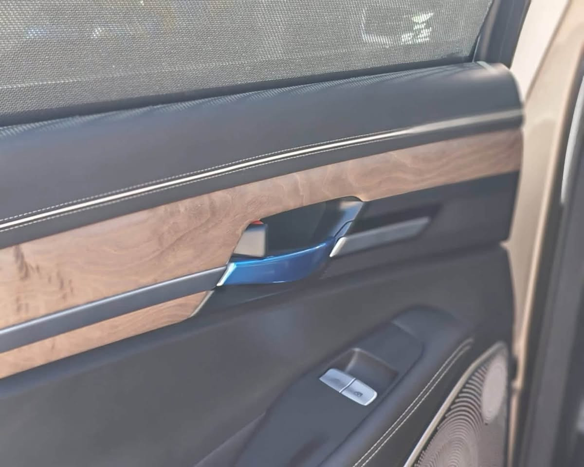 السلام عليكم
———————
المميز 
For sale only 

🔥🤍
GENESIS G90 2021 🔥🤍.                      
المواصفات :

1_رادار امامي
2_رادار جانبي
3_ابواب شفط
4_بردات خلفية وجوانب
5_حساس امامي + حساس خلفي
6_كامرة دوارة 360 درجة
7_قيادة ذاتية
8_اربع وضعيات قيادة
9_كشنات تدفئة + تبريد 
10_ ستيرن كهرباء + تدفئة 
11_كشنات خزن ميموري 
12_اشارة بالمري
13_ داتاشو عداد رقمي بالجامة
14_خمس كامرات امامي خلفي جوانب
15_ويل كب تو سايز ، تاير دنلوب قبل شهر شادهن
16_مري شفط
18_هاند بريك كهرباء 
19_شفتات ستيرن
20_اربع بصمات بواب
21_ فتحة سقف 
22_تبريد خلفي 
23_نضام صوتي lexcon
24_ حجم المحرك 3.3 V6 GDi Engine ( twin turbo )
25_القيادة نظام Hi-pass (مع مرآة الرؤية الخلفية ECM)،
26_اضائة داخلية 
27_ شاحن لاسلكي
28_عدادات TFT LCD مقاس 7 بوصة
29_ماوس خلفي امامي للتحكم
30-السيارة مغلفه بالكامل
31- حداديه جديده وكامله السياره على اخر حبايه

ماشية 35 mi الف بامريكا وهنا ماشيه 45 mi الف,,,,,رقم بغداد 
(((((((السعر  330 )))))))             

رقم الهاتف واتس فقط 
***********
