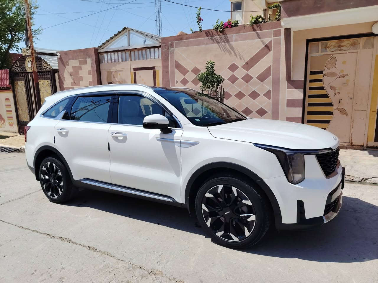 كيا سورنتو موديل 2025 
خليجي ماشي 30 الف بس
  محرك 6 سلندر

السيارة فول مواصفات 
ويل 20
فتحة سقف بانوراما
گير ماوس
مقاعد كهرباء
مري شفط
تبريد 3 قطع 
شاشة كبيرة متصلة 
كاميرا خلفية
حساسات امامية وخلفية
نظام ترحيب
صندوق كهرباء

تحكمات ستيرن كاملة

تشغيل عن بعد

السيارة جاهزة، لا نقص ولا عطل، تاخذها وتتوكل
وبأسمي التحويل ثاني يوم
ملاحضة / بيهه بارد جملغ اربع إصبع + جنطه شبر بارد  

السعر 🟩 تصال 

مكان السيارة موصل تلعفر 
للاستفسار خاص. *********** 
---
