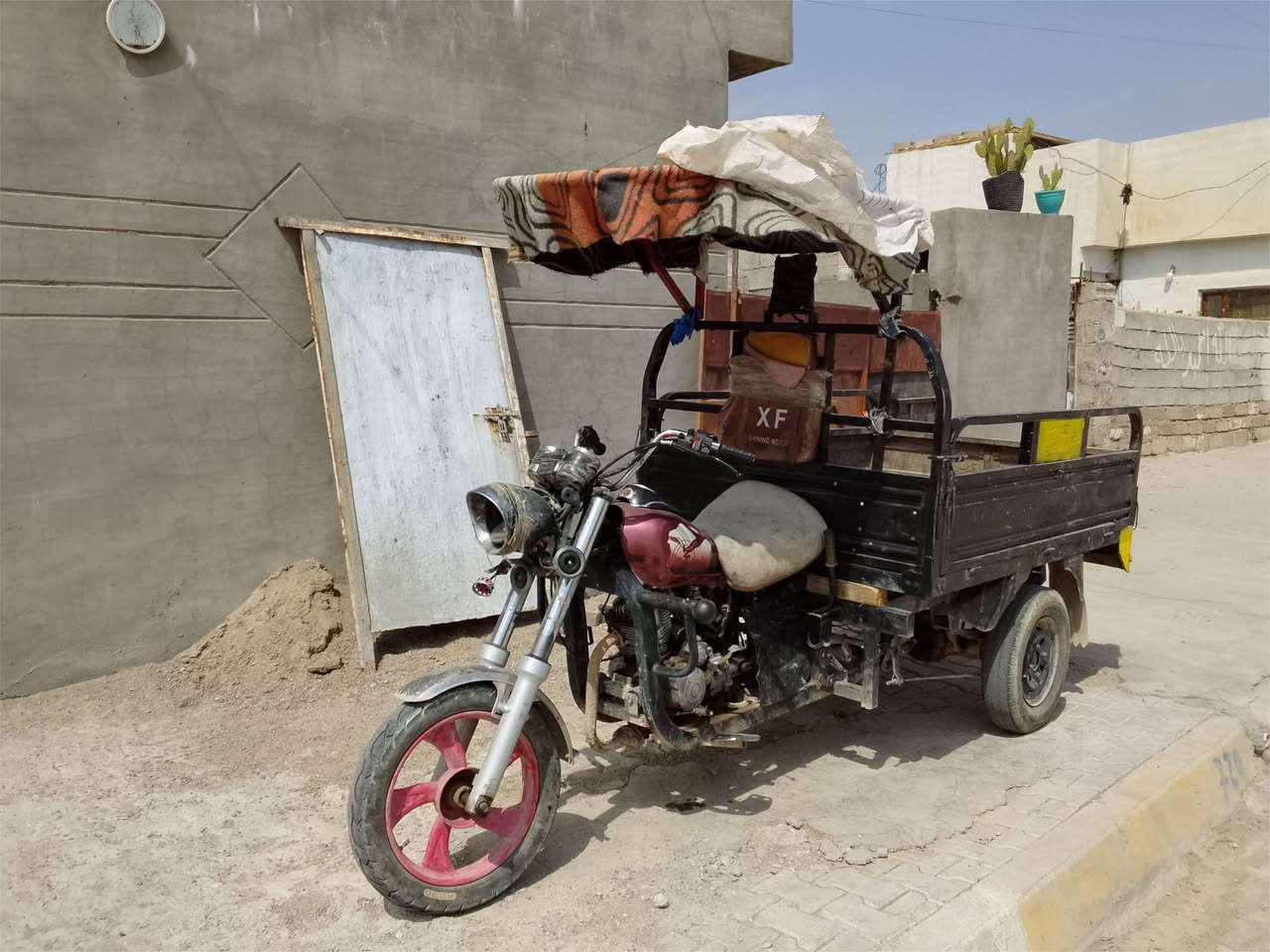 ستوته للبيع محرك ٢٠١٧ موديل ٢٠١٧ شرط النضافه بس عيب واحد الرگبه طاگه اوملحومه سعرها ٧٥٠ بيها مجال للطيبين الرقم اتصل اوتدلل ***********

