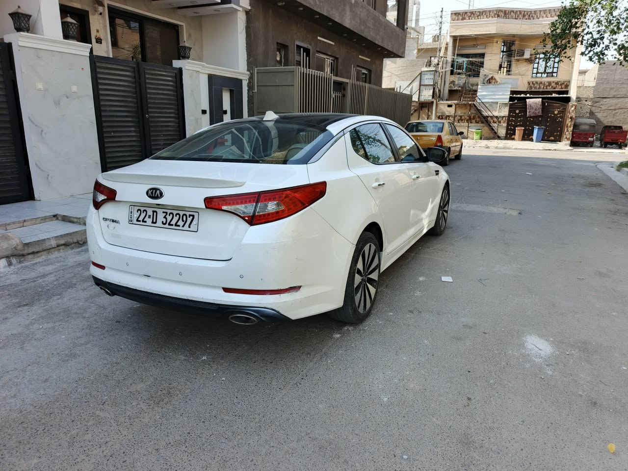 السلام عليكم اوبتما 2013 خليجي  فول الفول VIP 1/1 مكينة 2400
مكينة 2400 دوش مكفولة من التنقيص والتبخير 
كير 6 نمر مكفول 
تبريد ❄🧊 + تدفئة 🔥
موصفات السيارة
1 بصمة تشغيل + بصمة ابواب +  بصمة جنطة 
2 نظام ترحيب عند الاقتراب 
3 اشاير بل مرئي + المرئي شفط 
4تبريد قطعتين ❄ + التبريد منفصل مناخين + ابيانو 
5  كشنات جلد + كشن كهرباء + خزن ميموري وضعيتين 
6 بنوراما طكتين 
7 لد امامي نهاري + ليلي + لد خلفي 
8 كامرة 360 درجة + حساسات خلفية 
9 داخل صاج 
10 نظام ECO اقتصادي فول + NORMAN عادي 
11 فول تحكمات استيرن + نظام قفل سرعة + شفتات 
12 دبل كزوز
13 زراكات مان مي 
14 عدسات في المازدة عدد 2
15 نظام مانع انزلاق + ABS
16 5 ويل كب + تخم تاير جديد + ويل 18 
(لغود + شواصي + حوض + تكم + ايرباك مكفولات بدون دواخل ) 
(صبغ نص الجاملغ الخلفي + نص الباب كلير الخلفي بدون معجون)
سنوية 2031 + رقم جديد + هزة بسمي تحويل مباشر  
مكاني بغداد حي جهاد 
السعر 115 وبيها مجال للطيبين
