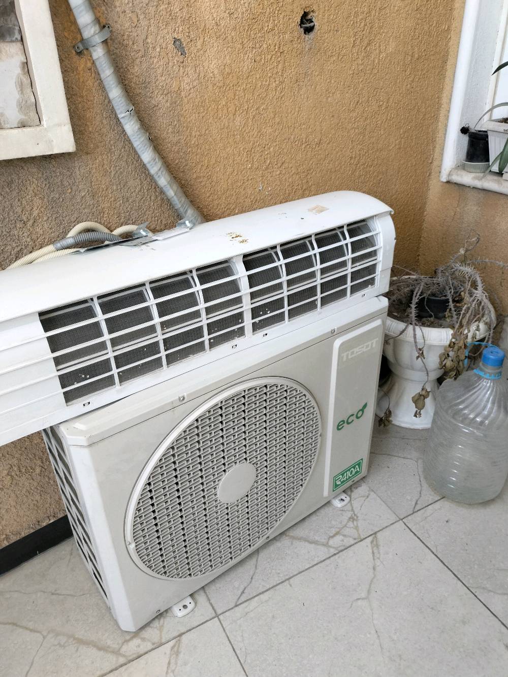 سبلت توسوت جديد طن ونص نظافة 100%
اسخدام شهر فقط _تبريد 100% 
بغداد الشعب الشارع المقابيل تقاطع شارع عدن  
يجي ويا ريموت 
650 نهائي 
السبلت جاهز وجديد 