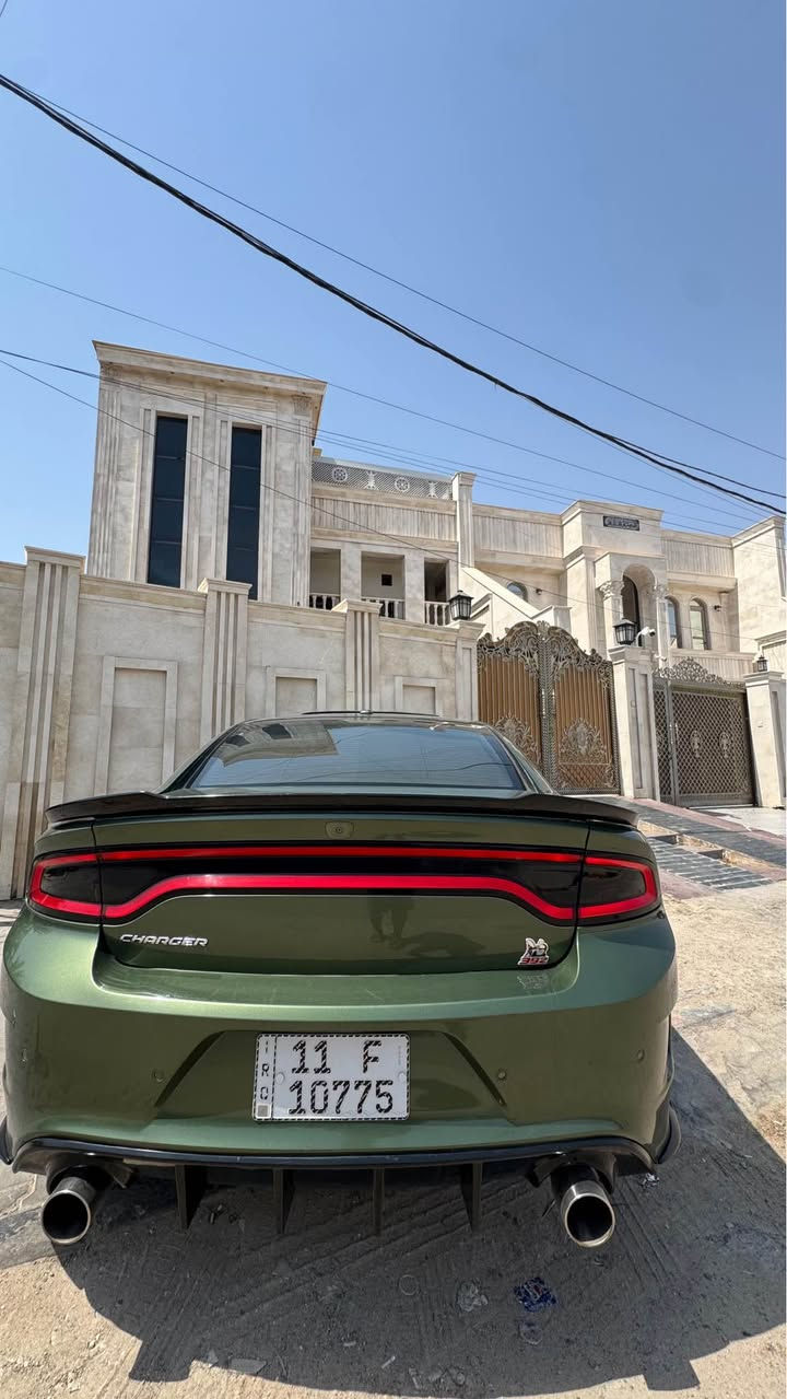 سلام عليكم للبيع المكان البصرة 
جارجر زيتوني SXT 2019 بلاص سوبر تراك 
الحادث : بسيط جاملغ وبنيد من امريكا بدون شاصي وبدون ايرباك (سليم) 
وهنا بالعراق شبر ع كد الايد بالجاملغ الامامي مال السايق
مكينه وتبريد كفالة 
(بيها مشكلة بالگير مرات يلطش ؏ نمرة ويقفل عليها
لازم ارجع اطفي السيارة واشغلها وترجع طبيعي ) 
رقم بغداد باسمي تحويل مباشر ماشيه 94 ميل 
السعر (210) مجال بسيط
***********
كت دعاميات وبنيد SRT
عدسات زرع تغيري جميع الالون
شاشة كار بلي 
تخم تاير ويل 20
صور الحادث بالمنشور
السياره فول سلايت روف فتحه
كاميرا حساس خلفي تحكم ستيرن 
تشغيل عن بعد
وباقي مواصفات الجارجر عدى الجلد
السيارة استخدام شخصي البصرة, العراق
