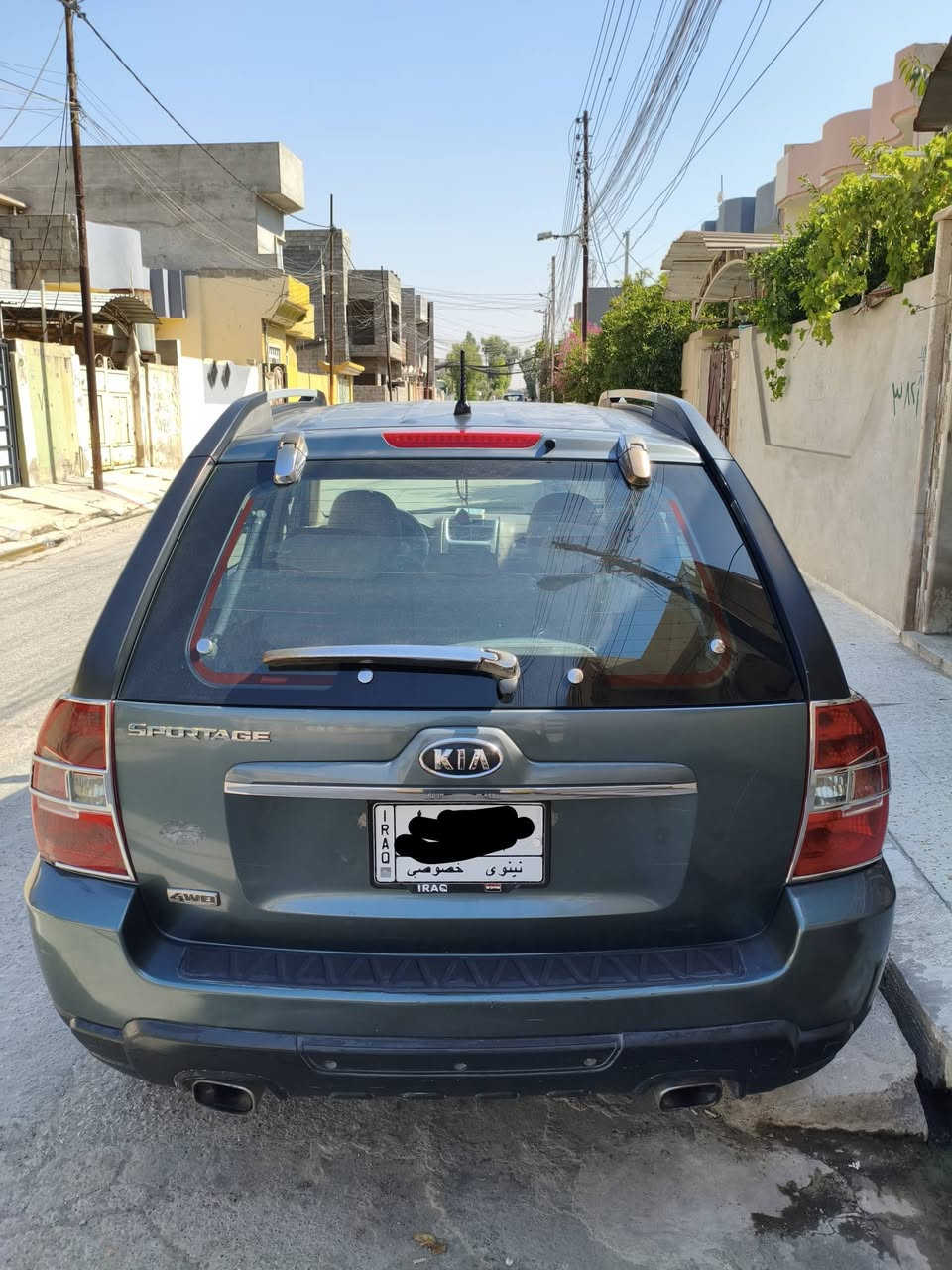 كيا سبورتج دفع رباعي 4WD اخضر زيتوني موديل 2009
صبغ بونيد جمالية + بابين جهه السائق
ماشية 280٫000 
بدون دواخل
گير ومحرك شرط   
شرط التحويل 
السعر 100 ورقه ومجال بسيط 
استفسار على الرقم  ***********
