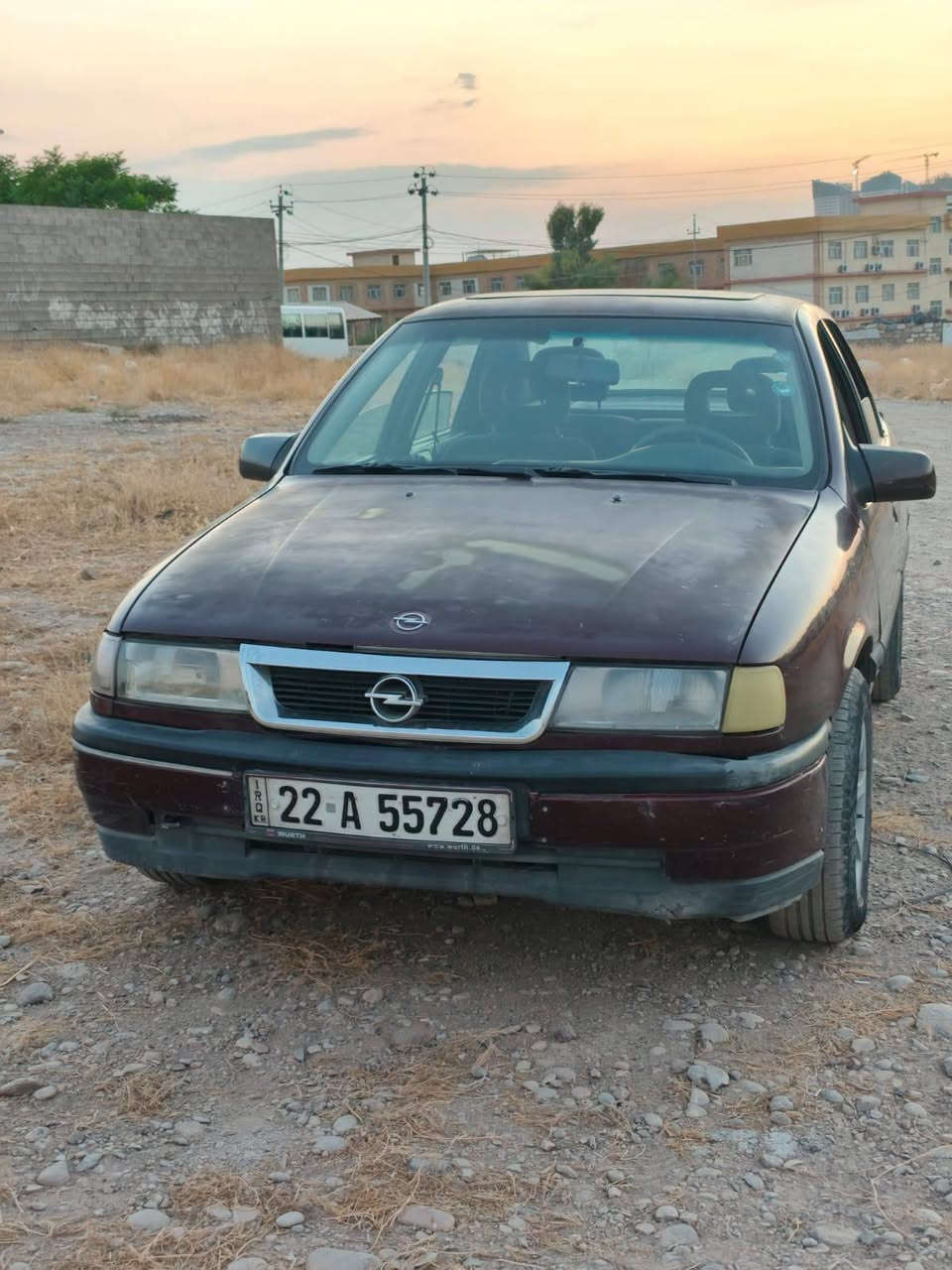 اوبل فيكتره للبيع موديل 1990 رقم اربيل مكينه 20 كير عادي سياره مكفوله ما ناقصه شي  السعر علخاص الرقم ***********
