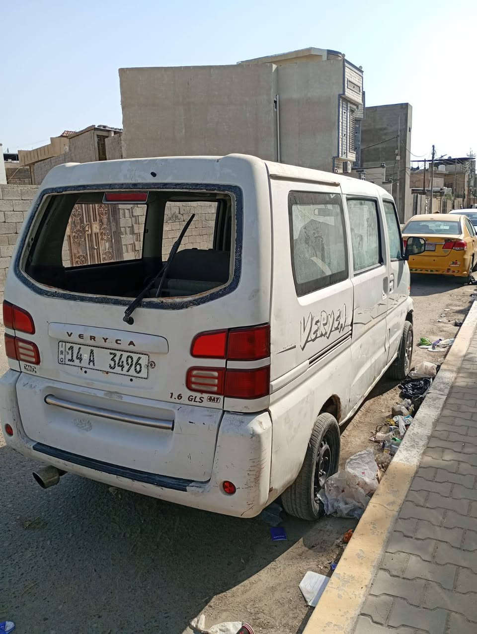 سيارة صيني. ثري واي محرك كورلة لون أبيض رقم بصورة انكليزي وراعيها في البصرة يريد تحويل شغالة باتري جديد 7 راكب سنوية للغاية 2027 السعر 18 ورقة بيع مستعجل ***********
