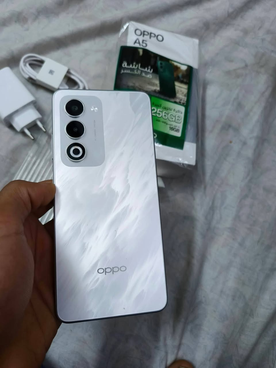 OPPO A5 جهاز أخو الجديد كارتون ملحقاته كله موجود بلضمان ذاكرة 256 عشوائي 8+8 بطارية 6000
جهاز ضد الكسر وضد المي  
سعر  225 . مكاني شعب حي اور .  رقم ***********
