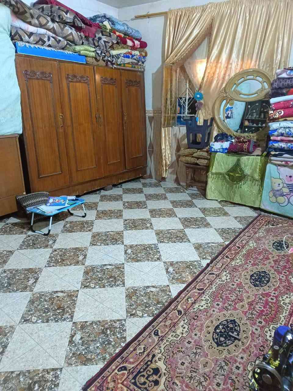 ديالى بعقوبه 
سلام عليكم بيت البيع مساحه 200قرب القاعه حي معليمن بيت تجاوز مكون من صاله و غرفه ومطبخ +غرفه خارجيه بيت خير من الله سراميك الرضيه والجدران +بيت بي سخان وتانكي ماء موطور ماء 
يرهم نقد ويرهم قسط انتصل على هاذا رقم  ***********

