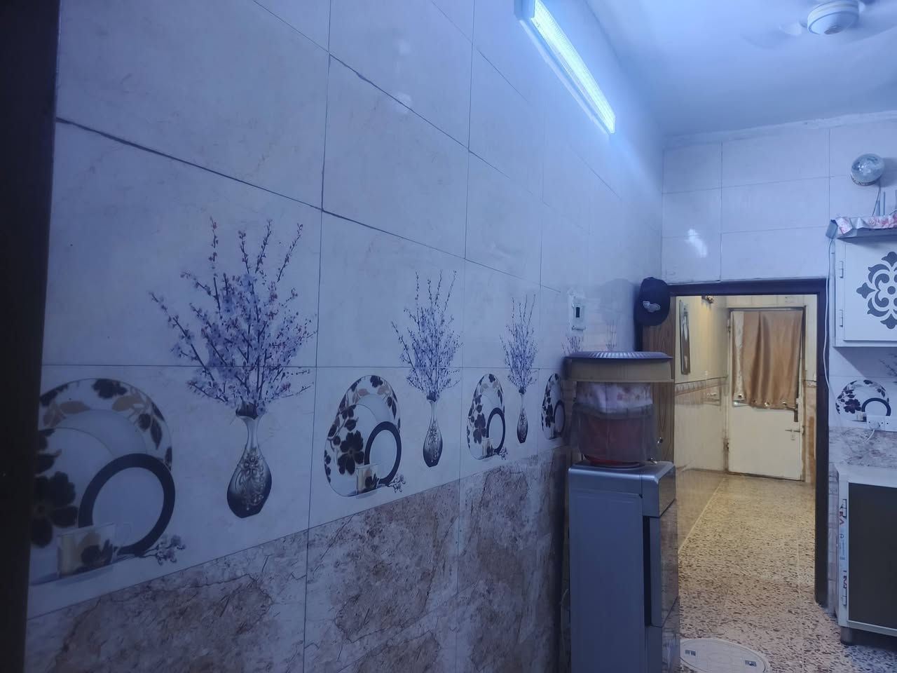 السلام عليكم نصف قطعه شرگ للبيع
قاطين بناء 2020  شارع الچوادر قطاع 44 رابع بيت عالشارع 
للأستفسار الاتصال***********

