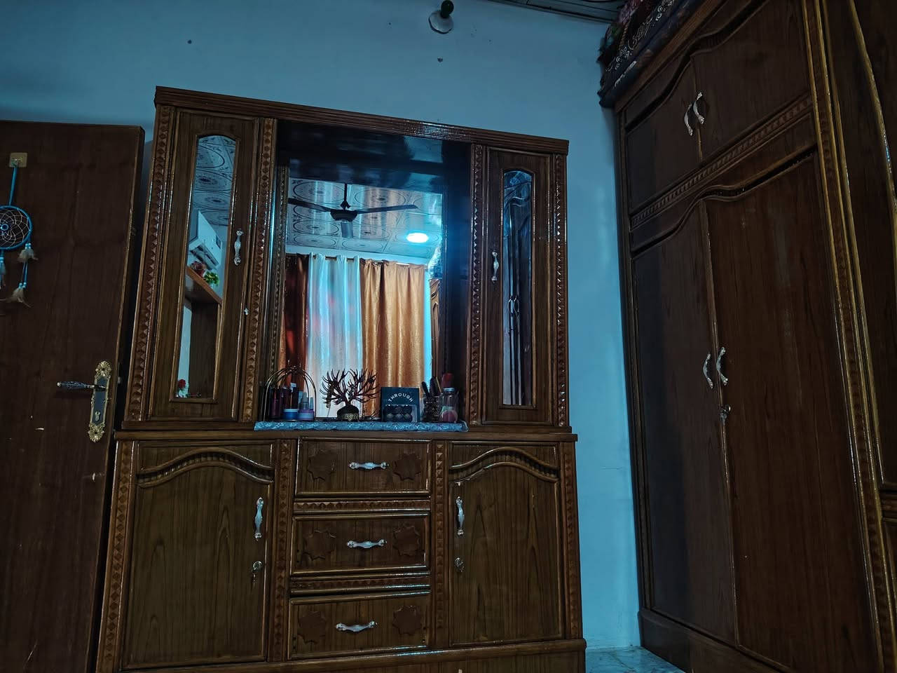 غرفه تسكام طابقين درجه اولئ جديده مابيه كل كسر لاستفسار ***********
