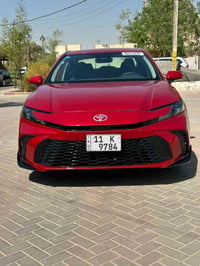 كامري 2025 هايبرد رقم بغداد مميز باسمي  ماشيه 8 الف زيرو  مواصفات le  ...