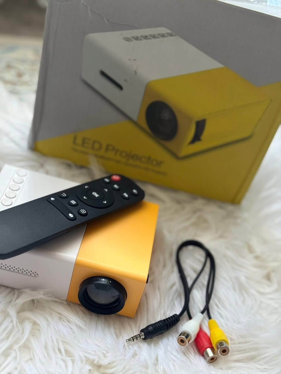 ئەم داتاشۆ ناوازە بۆ فرۆشتن
بەم مینی پڕۆجێکتەرە (Mini LED Projector) دەتوانیت لە هەر شوێنێک بیت سەیری فیلم، زنجیرە و یارییە دڵخوازەکانت بکەیت لەسەر شاشەیەکی گەورە.
✨ تایبەتمەندییەکان:
 📦 قەبارەی بچووک و سووک (بۆ گواستنەوەی ئاسان لە ناوماڵ یان گەشت).

 🔋 کارکردن بە سیستەمی LED کە تەمەنێکی درێژ بە گڵۆپەکە دەبەخشێت.

 🎮 پشتگیری بەستنەوە بە لاپتۆپ، پلەیستەیشن، فلاش، و ئامێری جیاواز دەکات.

 🕹️ هاوڕێ لەگەڵ ڕیمۆت کۆنتڕۆڵ و کێبڵی پێویست بۆ بەستنەوە.

شوێنی HDMI و VGA و USB و MEMORY CARD و AUXی هەیە

تێبینی / موبایلی لێ کۆنێکت ناکرێت

نرخ تەنها : ٢٠ هەزار دینار و گەیاندن بێ بەرامبەر
​📥 بۆ داواکردن و کڕین، نامە بنێرن بۆ وەتسئەپ یان سەردانی دووکان بکەن ، گەیاندنیش بۆ هەموو شارەکان بەردەستە.
تەنها یەک دانە بەردەستە 
ژمارەی تەلەفون + وەتسئەپ:
***********
ناونیشان:هەڵەبجەی شەهید پشت قوتابخانەی بورهان حلبجة, السليمانية
