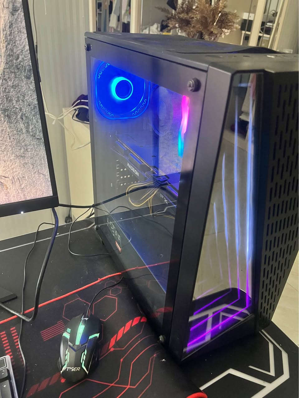 تجميعة كيمنك كامل 
مواصفات التجميعة
� المعالج

Intel Core i5-12400F — الجيل 12

⚙️ الأنوية

6 أنوية / 12 خيط معالجة

🎮 كرت الشاشة

AMD Radeon RX 6700 XT

💾 ذاكرة كرت الشاشة

12 GB VRAM

🧮 الرام

16 GB RAM

🖥️ اللوحة الأم

ASRock H610M-HVS/M.2 R2.0 

ذاكرة التخزين 1TSSD

الشاشة KIKIA BYTE 32” Curved Gaming Monitor — 170Hz

مع كرسي كيمنك وميز كيمنك متكاملة من جميع الاحتياجات
هدية يوبي اس 2000 فولت

للستفسار رقمي *********** وات ساب فقط بغداد, العراق
