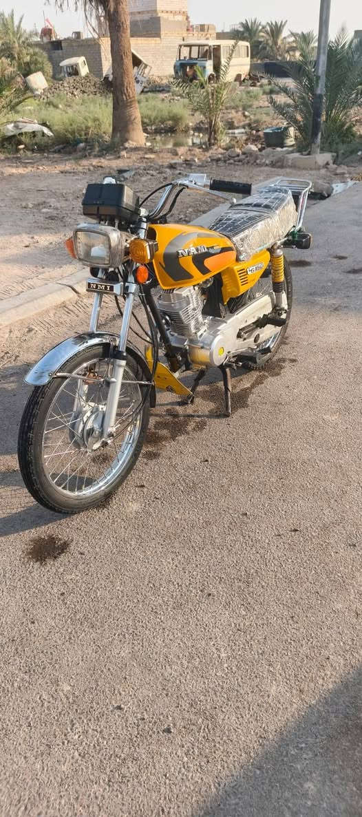 عمي سلام عليكم نجيكم بلجديد نضافه انضف من صور مضلومه بصور نصبه رزانه  نامه شللامجه اصلي من طول لطول برغي مامفتوح بيها غراضها برغي مابدل بيها (اوراق اصولي) مديل (🙃23❤) بوجهك لترقيم دراجه اشاير كلوب عدادات هورن كلشي شغال مال جناي مكينه تشك لكاع تراجه نضافه 95من 100محتاز وريد ابيعه سعر( 🥰مليون 200)وبيها مجال لحلوين شراي انتصل رقمي لاستفسار*********** مو شراي لا تشلع كلبي
