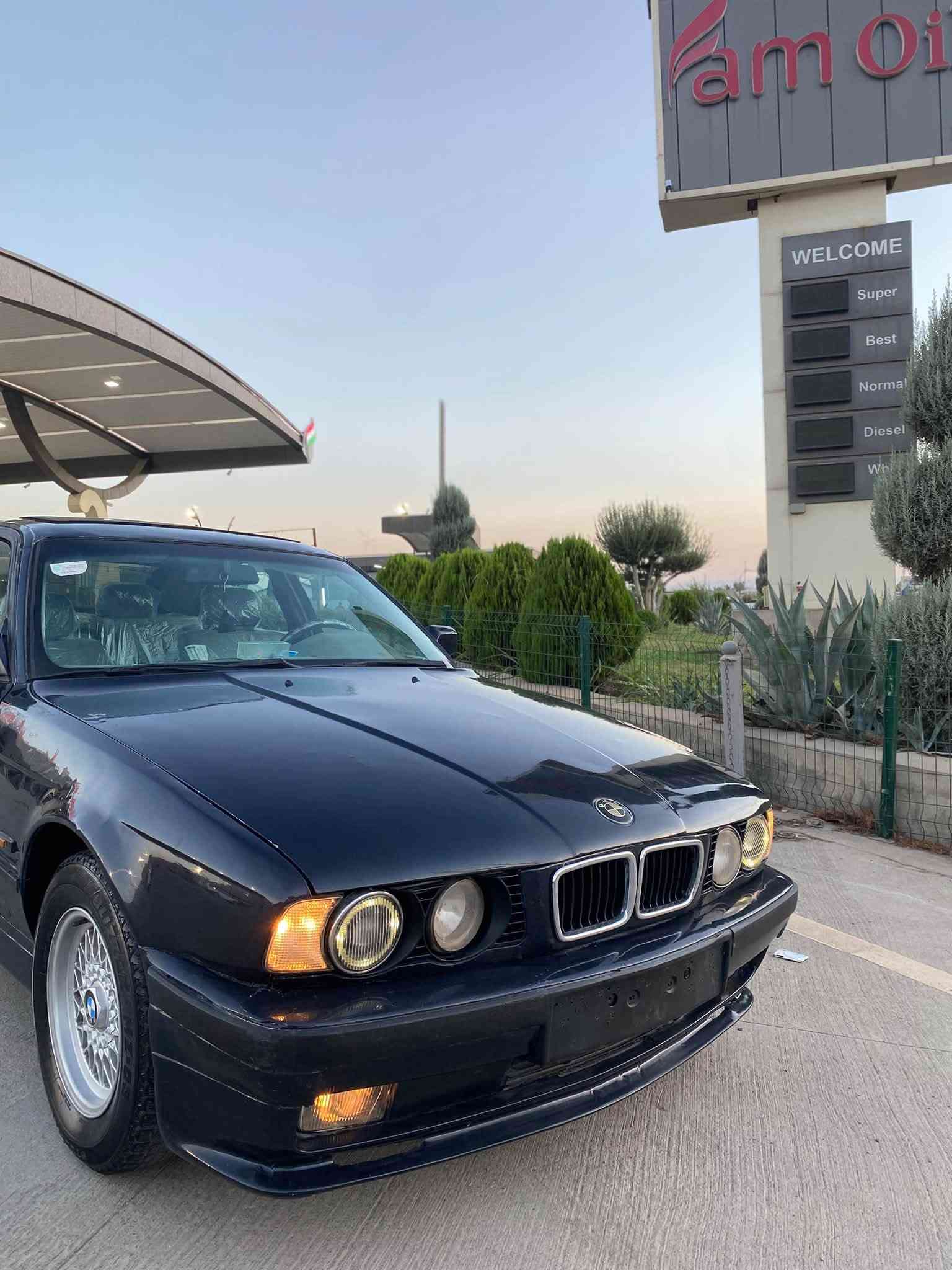 بەناوی خوا , BMW مۆدیل 91 کراوەتە 95 ، نیلی ، مەکینە 520 گێڕ حادی کلاج ڕادیس 🚀لە قوەت بێزارە ، ئاڕم پلاستیک هەولێر ئاڕموو ئەوەلیات و پلێتی ئەسڵی و موس و بڕاوەو لێدرانیش بەشەرت ، تازە کورە کراوە بۆ جوانی چاڵو قوپی نیە ، گێڕو مەکینە ئەوروپی هەڵمیشی نیە کارەبای و تەقەو ڕەقە هەموو گیانی بەشەرت ، 4 تایەو ویل حەسیر لۆک ، پێش گەورە , تەحدید سرحە ، لایت ئەڵقە ، دەحامی Mسپۆڕت ، جام کارەبا ، کوشن پەڕۆو جڵدی بیلادی ، فۆڕمیکا ، بەگ لایت سەر سپی ، جامی پێشێ نوێ ،  ، سەرە گزۆز M , زۆر شتی تر بەس ماشەڵڵای دەوێ ماڵەکە وەسفی ناوێ خۆی دەدوێ ، نرخ (37) گەڵا مەجالێکی برایانە  شوێن (ڕانیە) (*********** )

