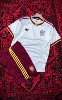 طقم أسبانيا • شورت تايلندي • مقاسات S-2XL