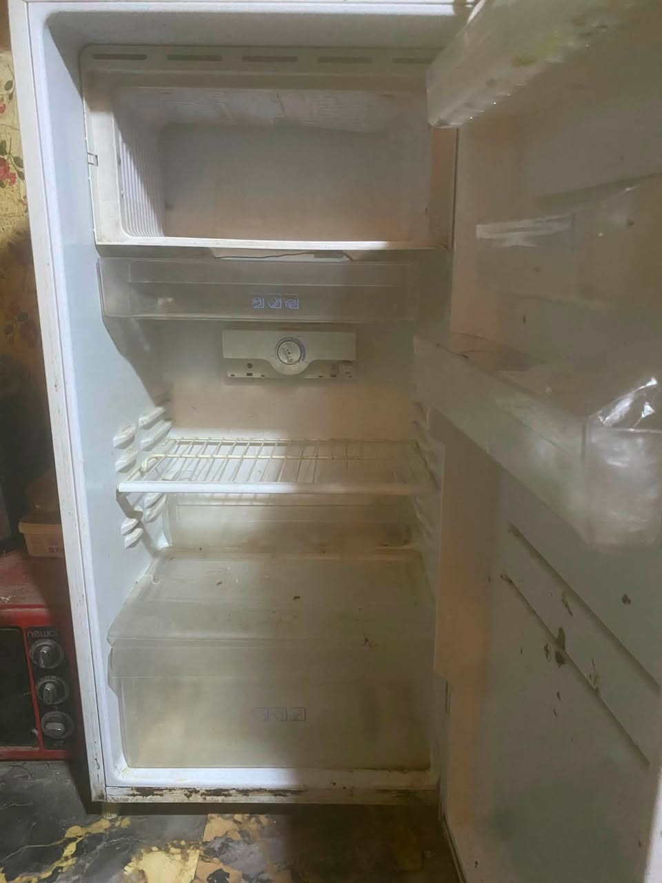 ثلاجة LGصغيره شغالة ثلجج❄️ نهايتها 75 / نجف / حي النداء للتواصل واتس اب - ***********
