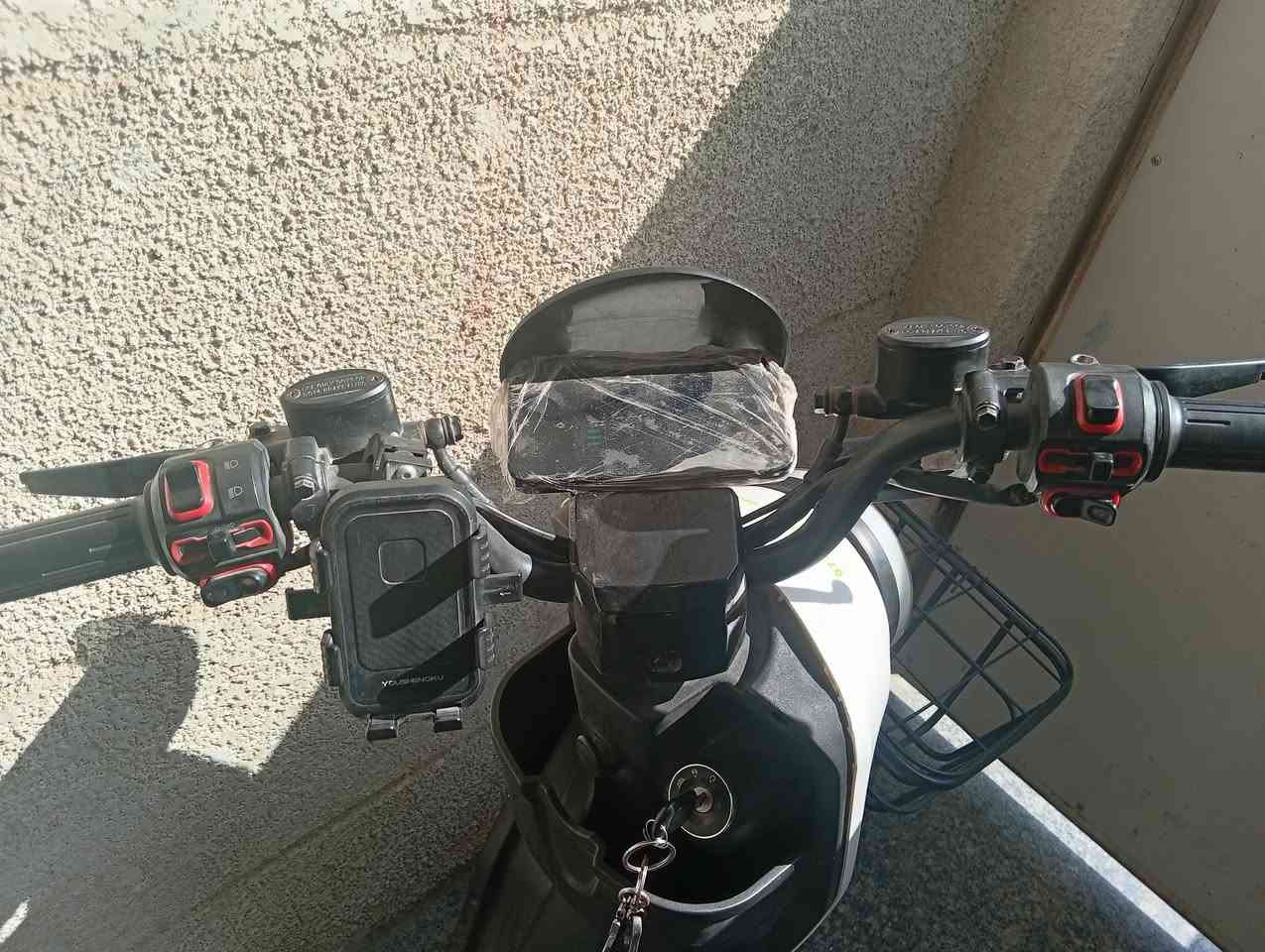 السلام عليكم ورحمه الله وبركاته دراجة شحن R9للبيع الدراجة بس بيها الكشن الامامي مشكوك سعرها 500 و بيهة مجال 5بطاريات اكبار الدراجة سريعة للاستفسار الاتصال على الرقم هذا بي واتساب ***********

