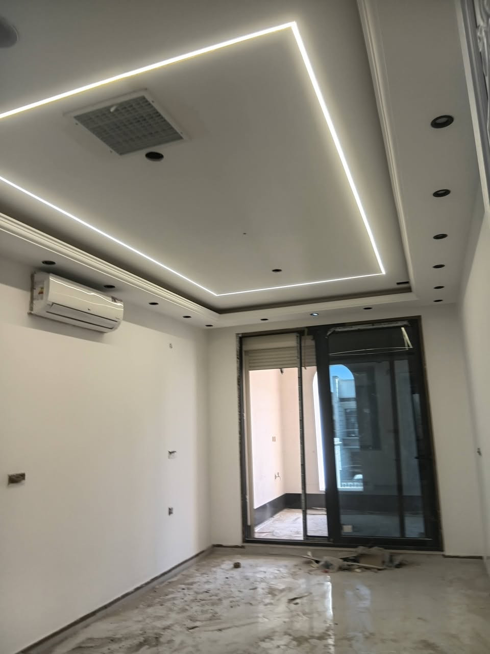 مساء الخير والعافية نعمل في صباغه والديكورات جمس بورد نشتغل كافه الاصباغ داخلي وخارجي وانسب الاسعار كل ماعليك الاتصال والتزام بل مواعيد اتصل واتساب موجود ***********ابو محمد لصباغه وديكورات
