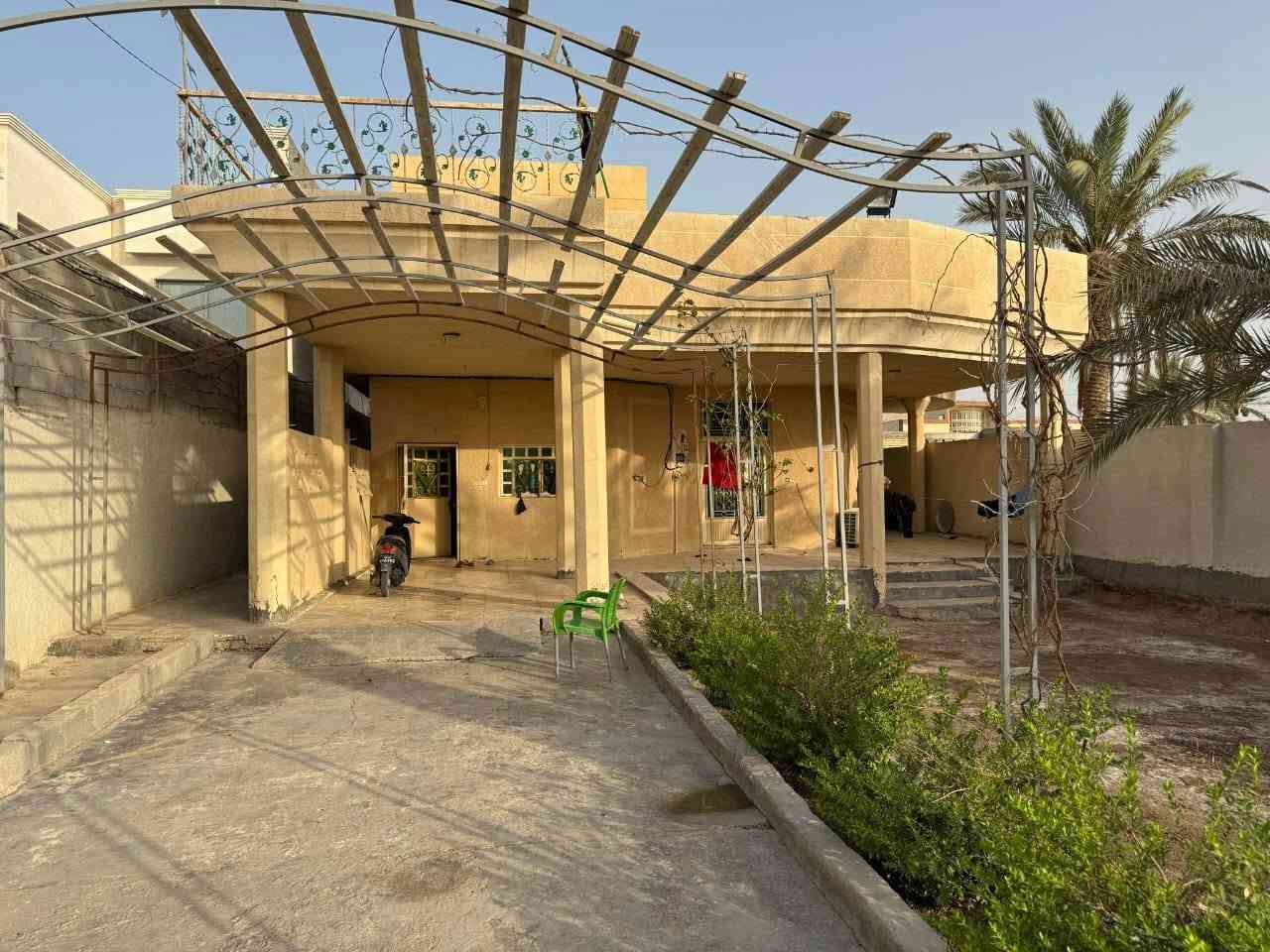 عقار لبيع منطقه الشبانات فرع بانزين خانه اول بيت عله ايدك ايسر  عقد 117

مساحه750.بناء 250باقي حديقه خلف بيت امام بيت  يتكون بيت صاله استقبال غرفه  سويت 

استفسار اكثر اتصل   ابو محمد  ‎***********
