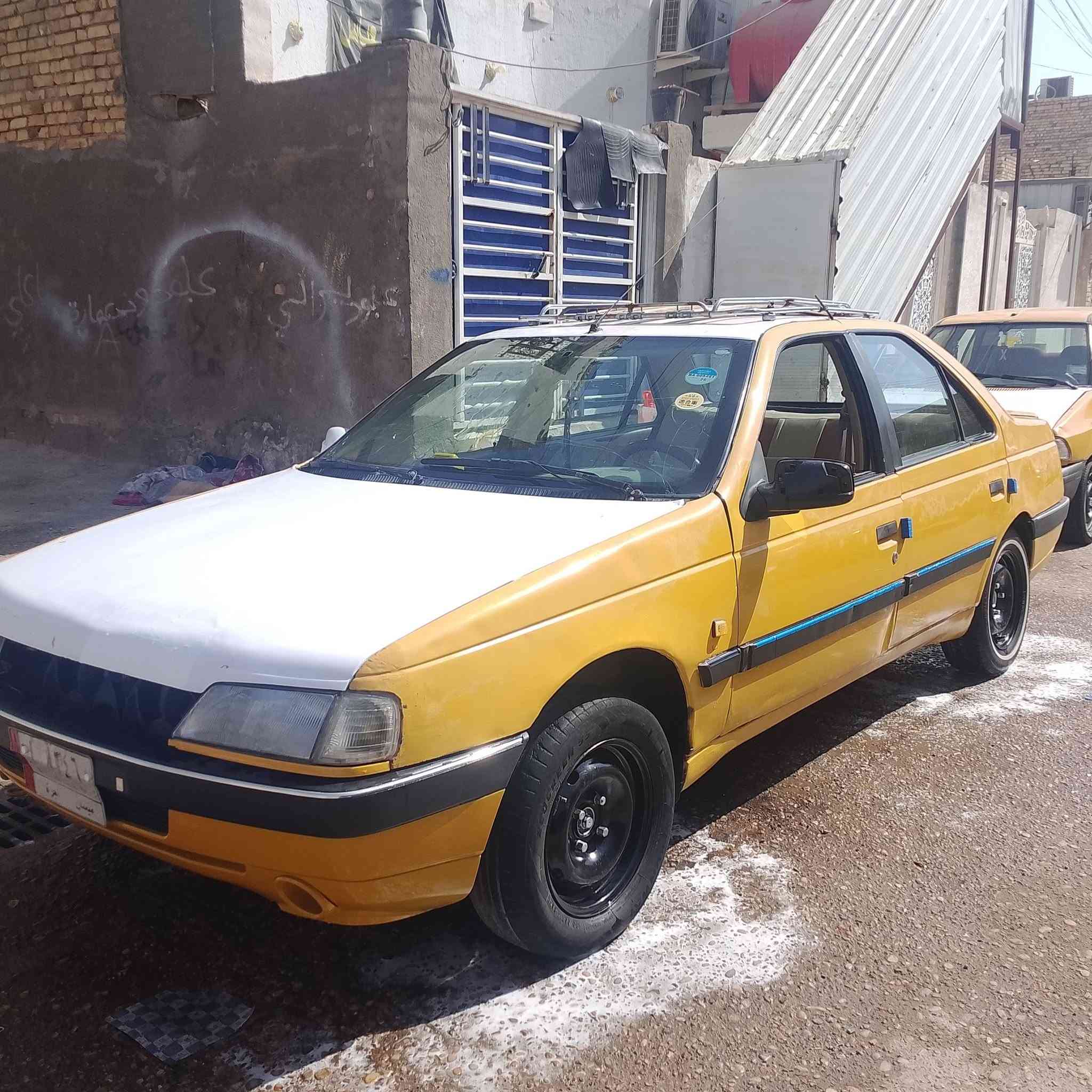 البيع بيجو 405 مديل 12 مصفره
مكينه كير كفاله 
حداده تخم تاير جديد        سعر 22 ورقه وبيه مجال 
كهربايات كله شغاله دوشمه جديده عام 
مكفوله من ضربه وتبديل 
*********** مكاني ميسان العماره مغربه
