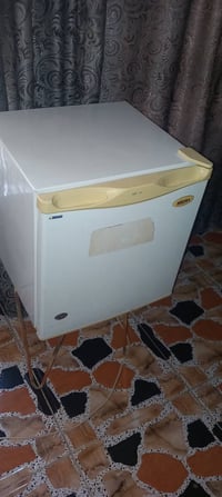 ثلاجه • ٣قدم • نظيفه