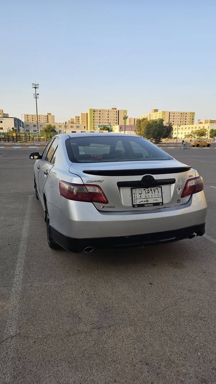 كامري se 2007 امريكي 6 سلندر
مصبوغ بدون دواخل شاصي و لغد مكفول
محرك و كير جدد برغي ممفتوح بيهن و كلش نظيفات دهن فقط ادنول من الحسام و الماء زيتي اصلي
صدرها تمام و تبريد فول
نوزلات وبلكات اصلي دينسو
مراوح و راديتر جدد اصلي فول
كشنات كهرباء و تدفئة و فتحة سلايد روف
تحكم ستيرن وكروس سرعة و شاشة و كامرة مفولات و غرفتها حيل نظيفة و مرتبة
زنون عالي ناصي
السيارة كلشي بيها شغال و مرتب مال جناي 

مكانها بغداد بسماية، السعر ٧٨
*********** اتصال او واتساب او رمشلي اخابرك
