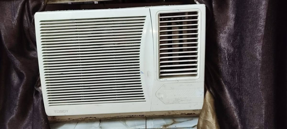 مكيف طنين نوع توسوت تبريد ثلج علئ الفحص عدد ثنين سعر الواحد 225 عنوان البلديات
***********
