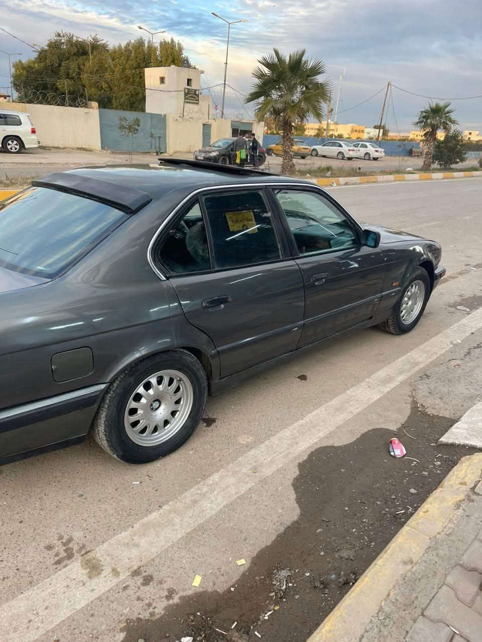 بيئم حجم 525 السيارة فول اوتوماتيك رقم بغداد باسمي دبل ايرباك السعر35 وبيها مجال ***********انامكلف بل نشرخابروصاحب الرقم الي بل نشر
