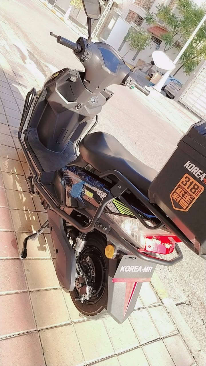 السلام عليكم
عندي موطور شحن للبيع 
شركة كوريا مار  سكنس 
موديل 2026 الموطور زيرووو 
بعدة جديد بل كارتون ماشي
 الف 1000كيلو متر بعدة جديد 
استلام جمعية كامل ملحقات جادر والخوذة الموطور 6بطاريات عل فحص وضمان 
الموطور كلة علة فحص وضمان 
الموطور فول مواصفات اربع سرع 
سرعة 99 مثبت سرعة 
لايت زنون عالي ناصي 
اشاير يمنة يسرة دبل اشارة
السعر 650 بي مجال 
المكان داخل الرمادي 
الاستفسار/(***********)
