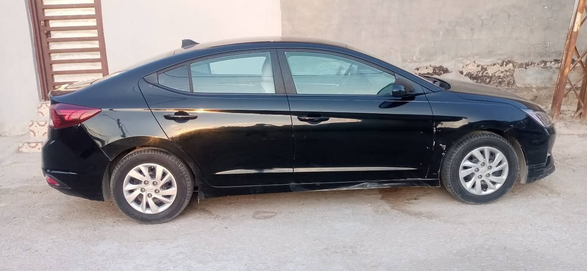 عندي النتراه موديل ١٩لون أسود رقم بغداد بسمنه ماشيه 78حادث بس بنيد اتصل ***********
