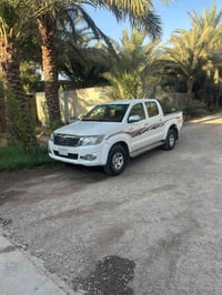 بيكم فورويل موديل 2014 ماشية 200 الف حقيقي  رقم بغداد بسمي سيارة نضيفة...