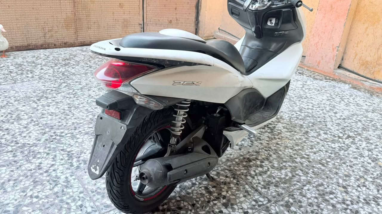 دراجة pcxجيل الاول مديل 2016 ماشيه 31الف حقيقي
دراجة جديده ومكفوله من كفر مكينه تبخير تنقيص مختصر الكلام جيب فيترك تفحص تقتنع تاخذ دراجة مال جناي وكلها بلاديه تدفه بل يدات كيجات كهربائي الكتروني مو العادي  مكينه 125cc دراجة تنكر وتطلع العجبتك هله بيك والي ماعجبتك احطك على راسي رايدها 1850💵مكاني بغداد شارع فلسطين شراي خابر ***********
