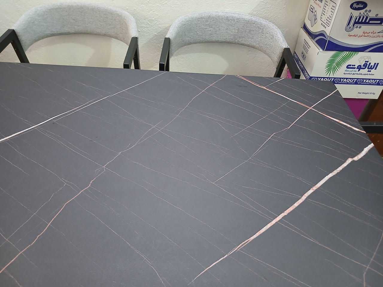 ميز طعام • جديد • مشتراه يومين